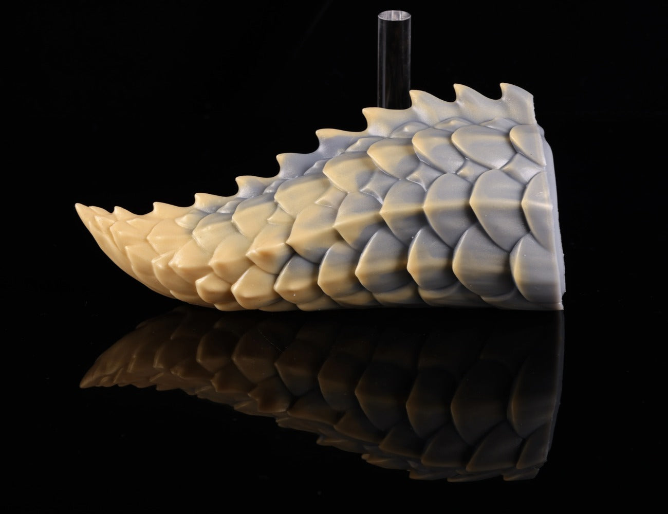 Detailed view of the thorny dorsal spines on dimvra-figurine scaled dragon tail.
